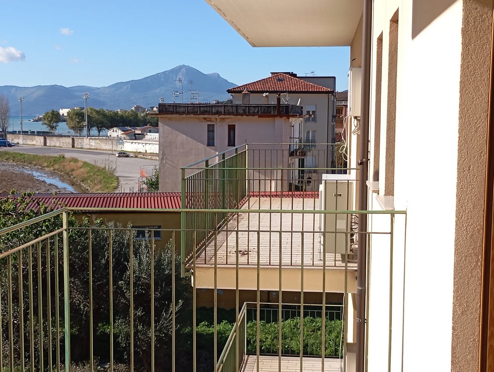 Immagine 5 di SAPRI - Appartamento con tre camere da letto