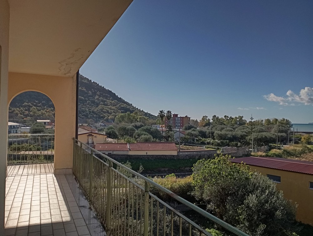 Immagine 6 di SAPRI - Appartamento con tre camere da letto