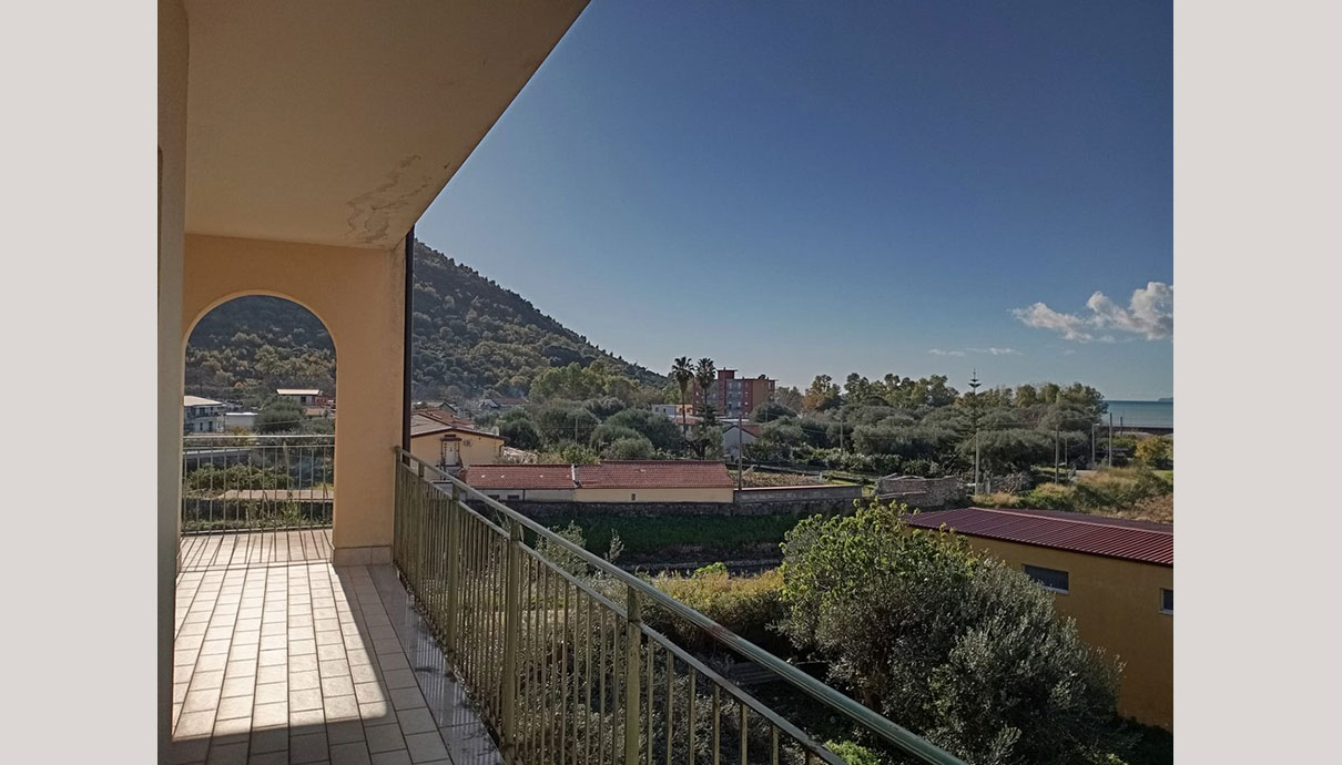 Immagine 9 di SAPRI - Appartamento con tre camere da letto